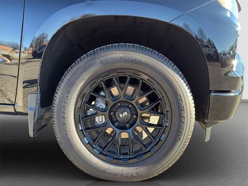 Used 2023 Chevrolet Silverado 1500 Custom image 23