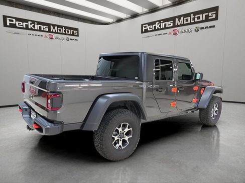 Used 2024 Jeep Gladiator Mojave w/ Technology Group AWD/4WD image 5