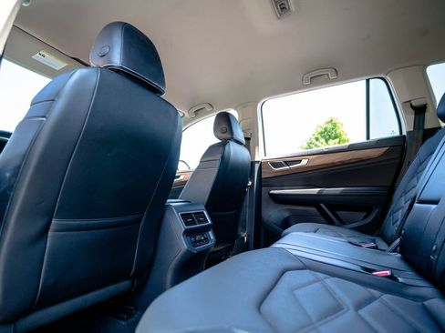 Used 2024 Volkswagen Atlas SE AWD/4WD image 30