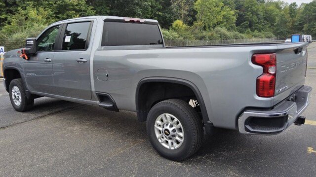 Used 2024 Chevrolet Silverado 2500 LT w/ All Star Edition AWD/4WD image 4