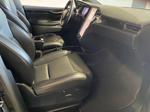Used 2018 Tesla Model X image 6