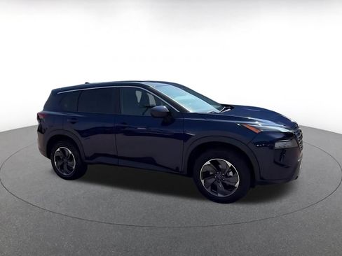 Used 2025 Nissan Rogue SV FWD image 2