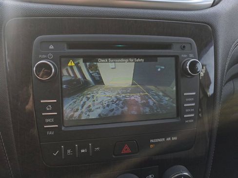 Used 2016 Chevrolet Traverse LT image 16