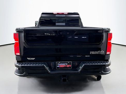 Used 2025 Chevrolet Silverado 2500 High Country w/ Technology Package AWD/4WD image 9