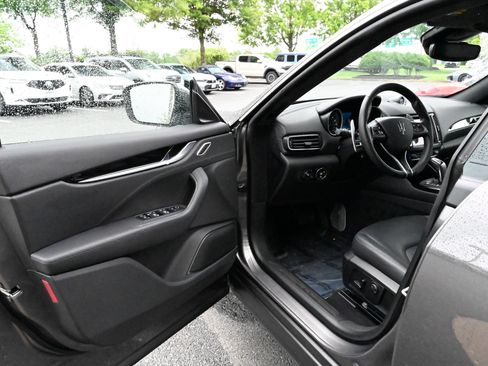 Used 2020 Maserati Levante S AWD/4WD image 15