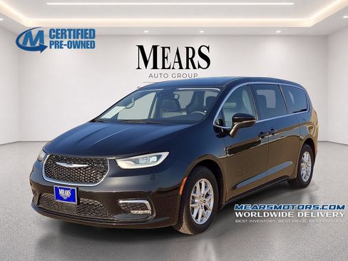 Used 2023 Chrysler Pacifica Touring-L FWD image 1