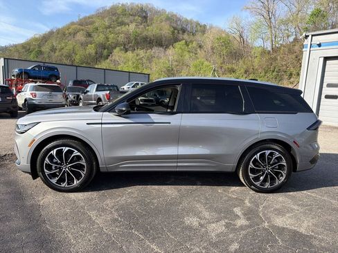 Used 2024 Lincoln Nautilus Reserve image 8