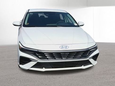 Used 2025 Hyundai Elantra Blue FWD image 32