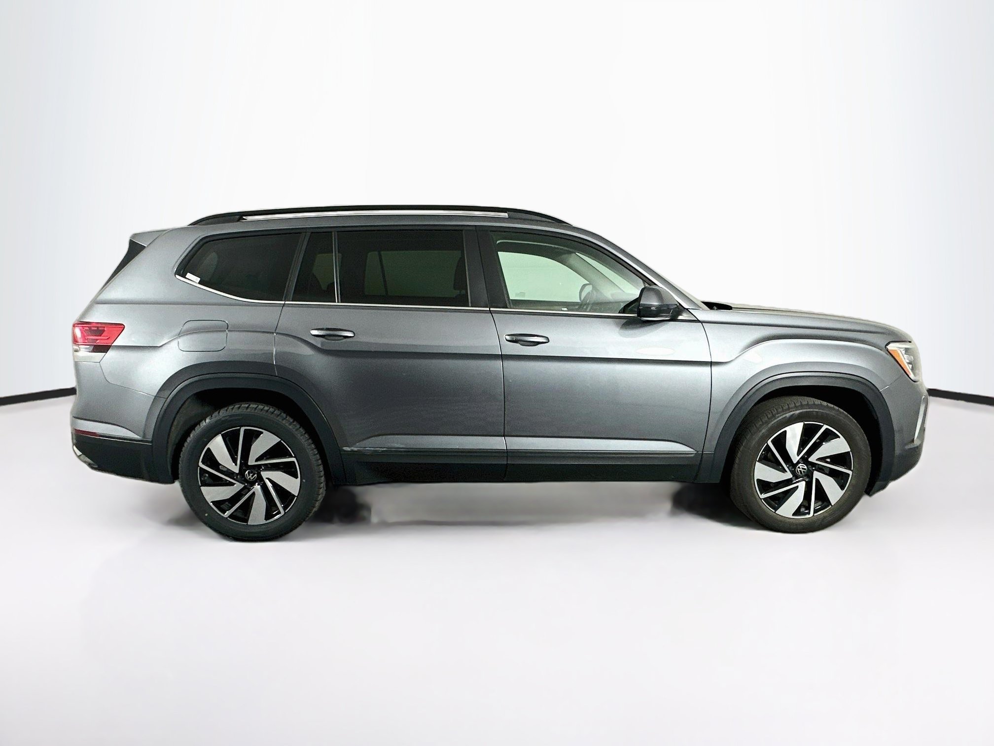 Used 2025 Volkswagen Atlas SE FWD image 10