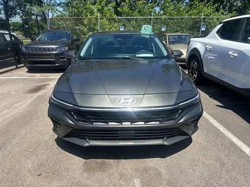 Certified 2024 Hyundai Elantra SEL w/ Convenience Package FWD image 2