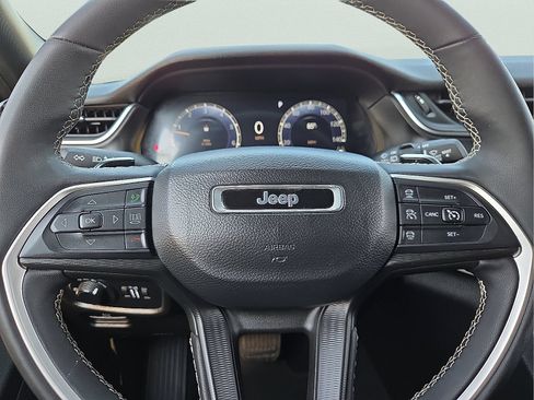 Used 2023 Jeep Grand Cherokee L Laredo AWD/4WD image 24