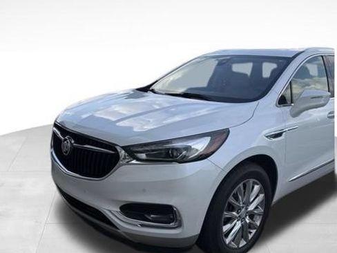 Used 2018 Buick Enclave Premium w/ Experience Buick Package AWD/4WD image 2