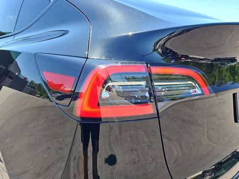 Used 2023 Tesla Model Y Long Range image 35