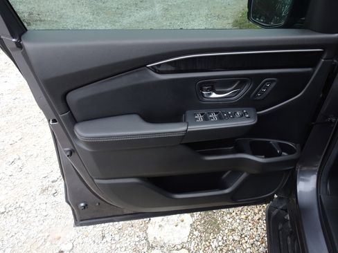 Used 2025 Honda Pilot Elite image 18