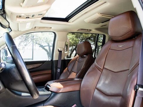 Used 2015 Cadillac Escalade ESV Premium image 7