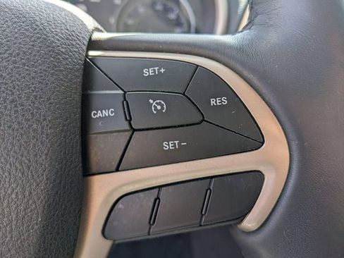 Used 2018 Jeep Cherokee Limited w/ Luxury Group FWD image 20