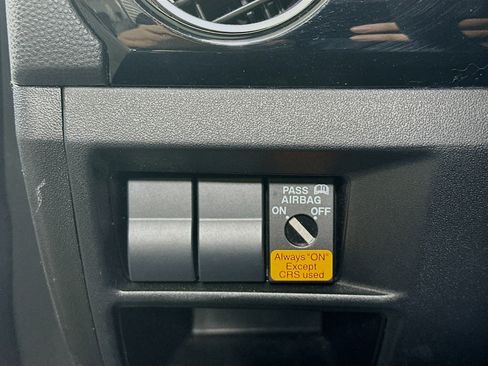 Used 2006 MAZDA MX-5 Miata Sport image 16