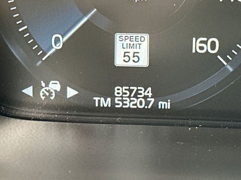 Used 2020 Volvo V90 T6 Cross Country image 28