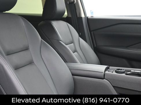 Certified 2025 Nissan Rogue SL AWD/4WD image 8