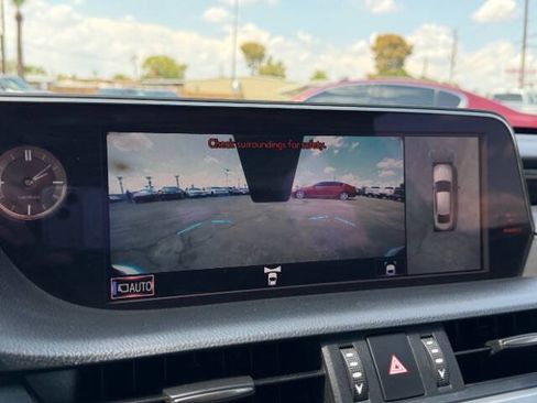 Used 2020 Lexus ES 300h w/ Accessory Package FWD image 19