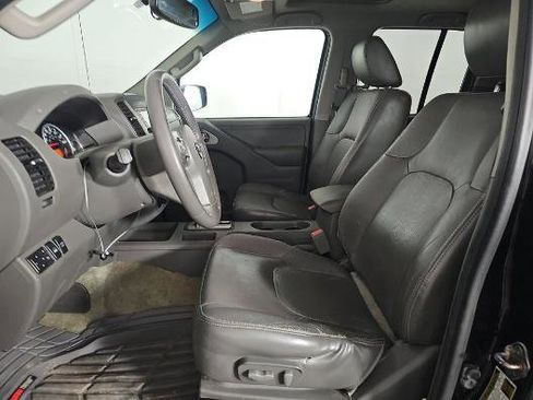 Used 2015 Nissan Frontier SL w/ Moonroof Package AWD/4WD image 3