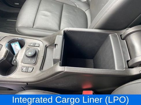 Used 2023 GMC Acadia SLT w/ Elevation Edition image 14