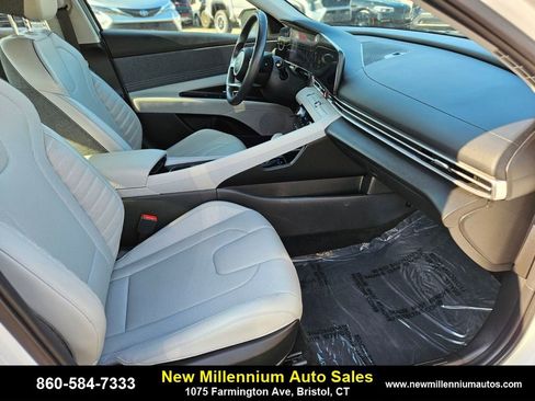 Used 2024 Hyundai Elantra Limited image 11