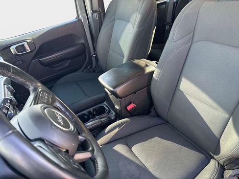 Used 2019 Jeep Wrangler Sport image 17