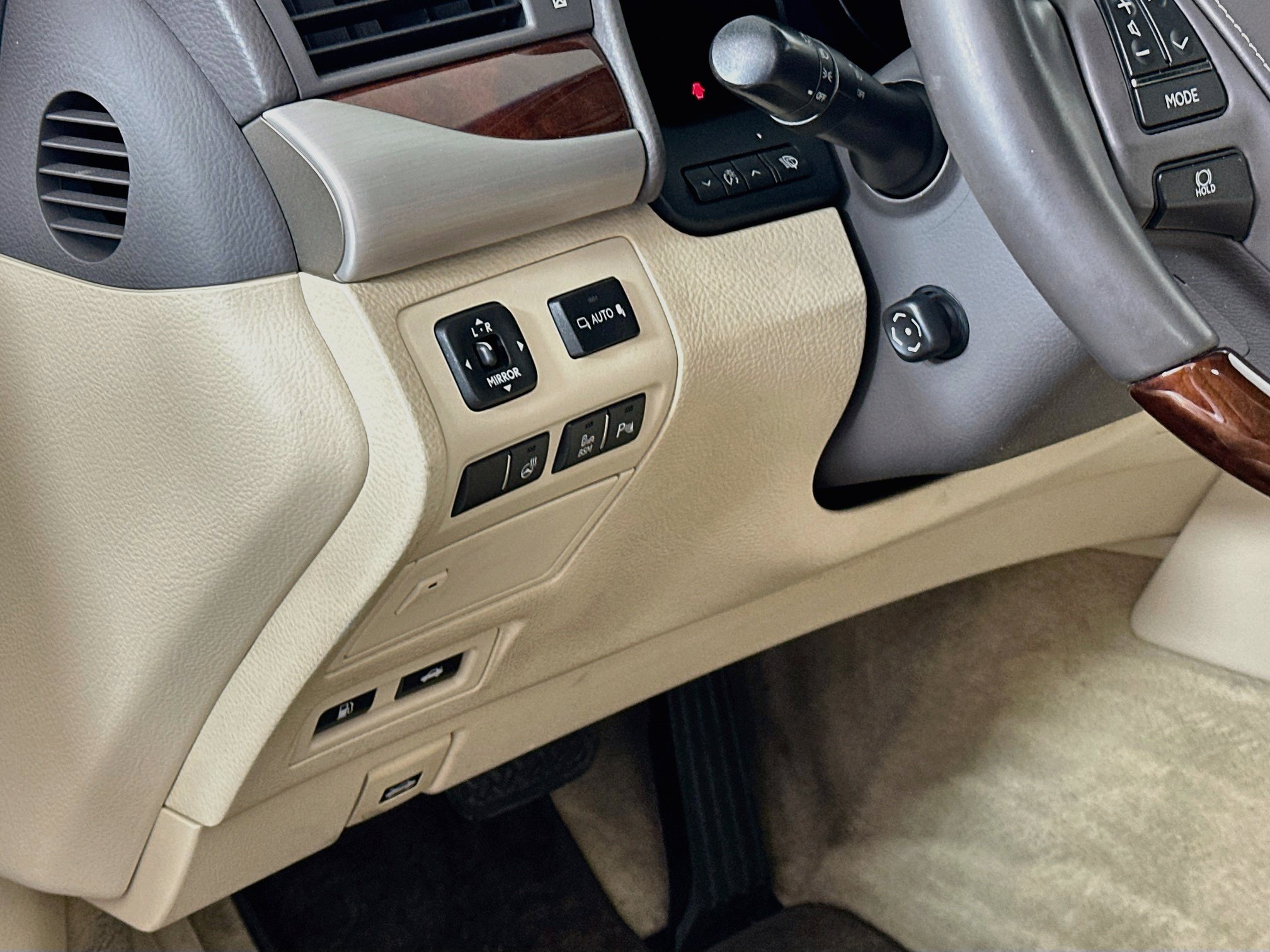Used 2015 Lexus LS 460 w/ Comfort Package RWD image 17