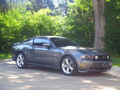 Used 2011 Ford Mustang GT Premium RWD image 6