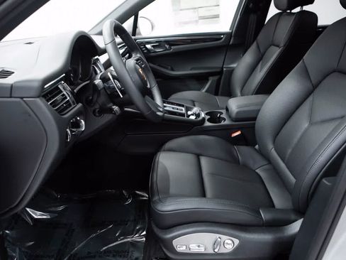 Certified 2026 Porsche Macan AWD/4WD image 22