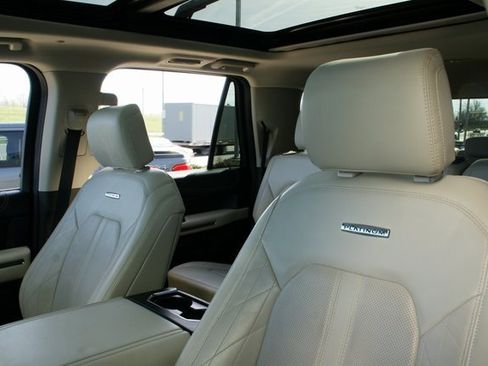Used 2020 Ford Expedition Platinum image 18