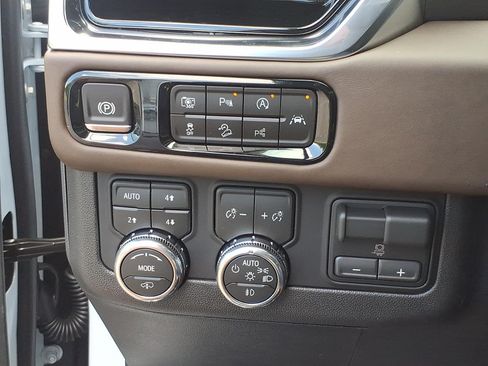New 2026 GMC Yukon Denali Ultimate AWD/4WD image 19