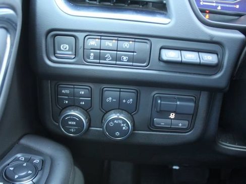 Used 2024 Chevrolet Tahoe High Country AWD/4WD image 29