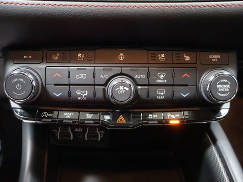 Used 2023 Dodge Durango GT image 39