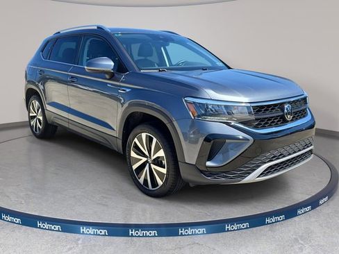 Used 2024 Volkswagen Taos SE image 4