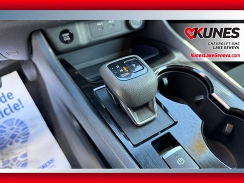 Used 2024 Nissan Rogue S image 29