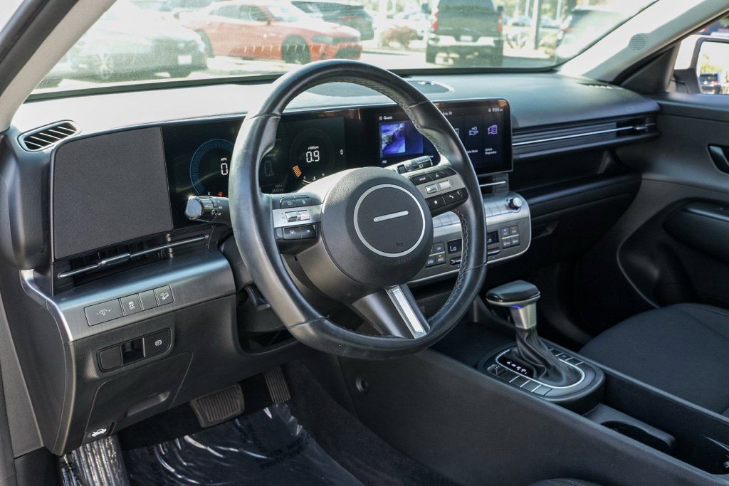 Used 2025 Hyundai Kona SEL FWD image 17