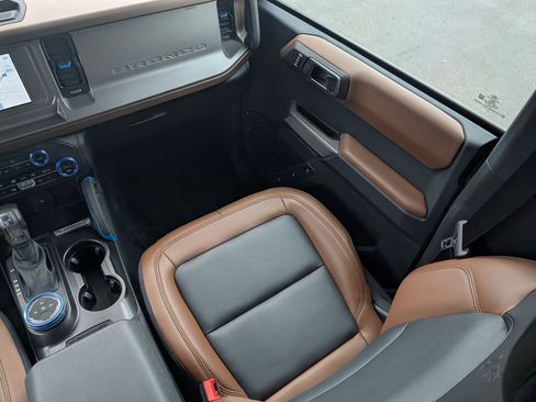 Used 2023 Ford Bronco Outer Banks AWD/4WD image 11