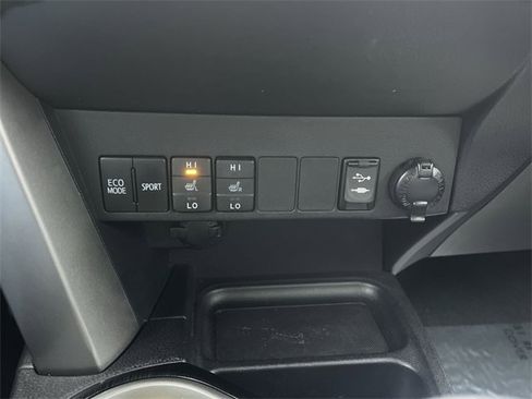 Used 2017 Toyota RAV4 Limited image 20