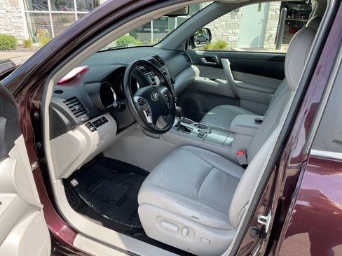 Used 2013 Toyota Highlander SE AWD/4WD image 14