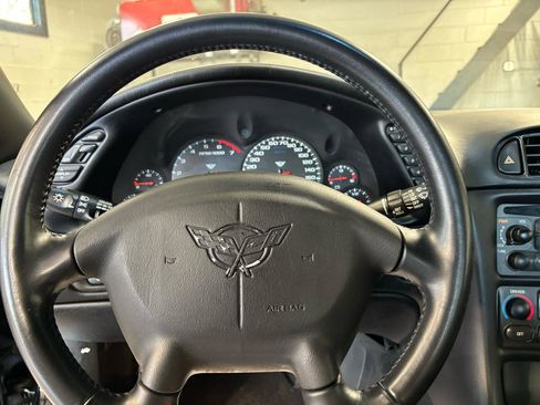 Used 2004 Chevrolet Corvette Convertible w/ Preferred Equipment Group RWD image 19