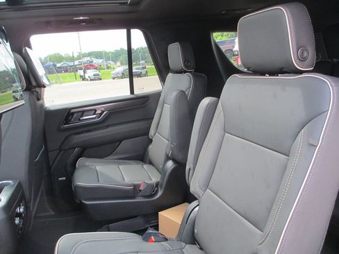 New 2026 GMC Yukon Elevation w/ Elevation Premium Package AWD/4WD image 13