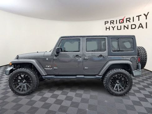 Used 2016 Jeep Wrangler Unlimited Sahara w/ Connectivity Group AWD/4WD image 7