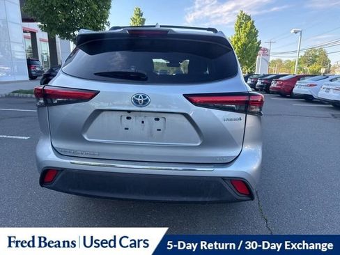 Used 2021 Toyota Highlander XLE AWD/4WD image 10