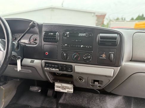 Used 2006 Ford F450 2WD Regular Cab Super Duty image 31