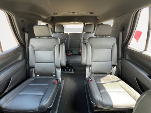 Used 2021 Chevrolet Tahoe LT w/ Luxury Package RWD image 19
