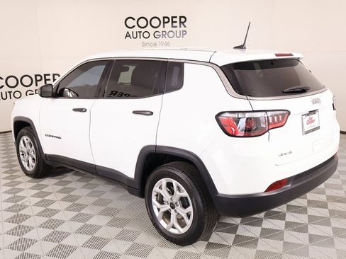 Used 2025 Jeep Compass Sport image 21