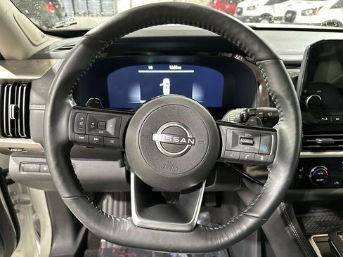 Used 2024 Nissan Pathfinder Platinum image 19