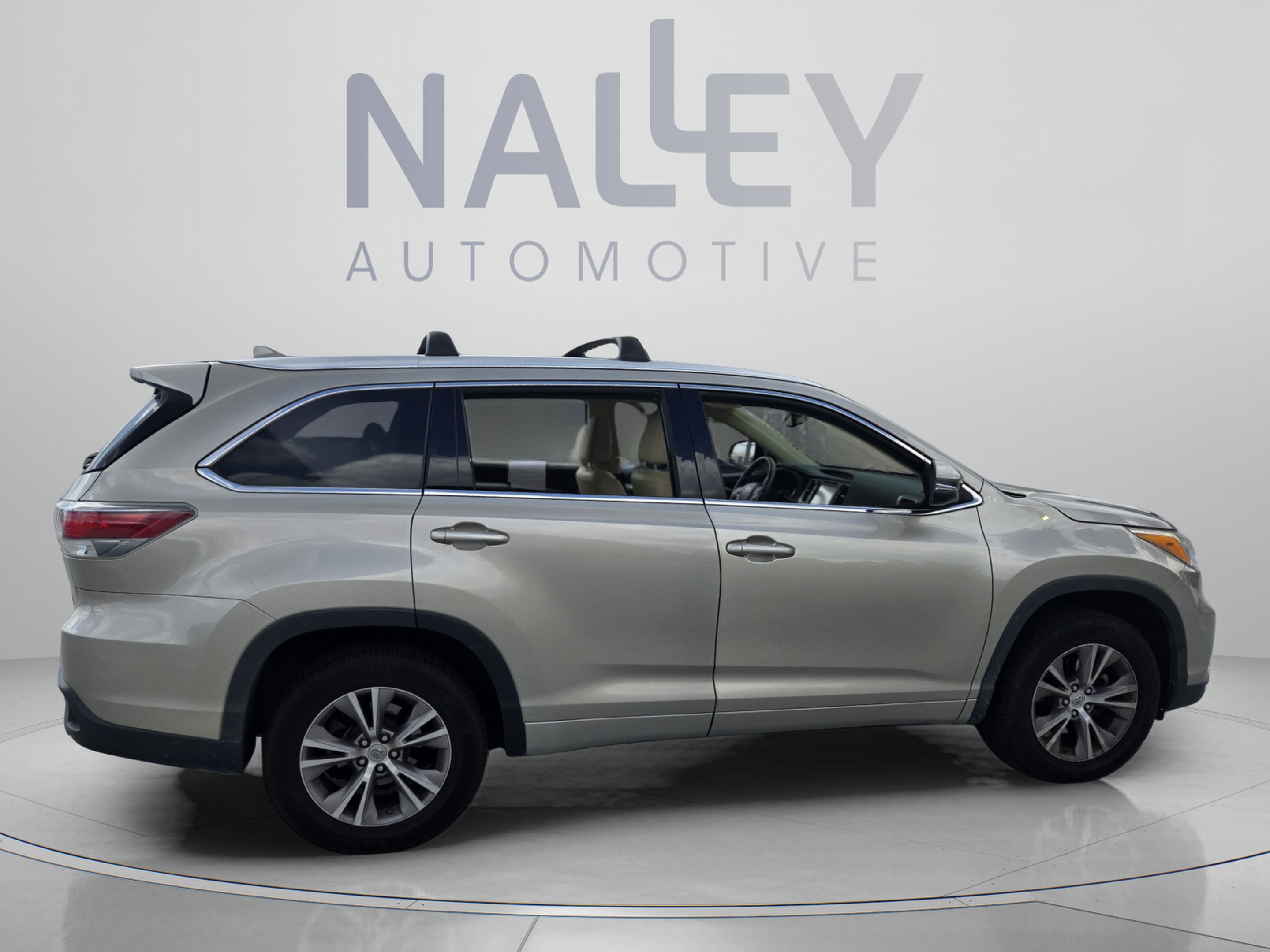 Used 2014 Toyota Highlander XLE FWD image 5